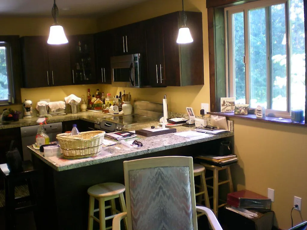 Davis Brook Retreat Bed & Breakfast Sechelt